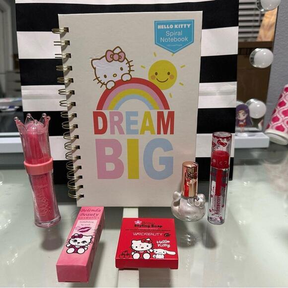 Hello Kitty Makeup Bundle - Picture 2 of 5